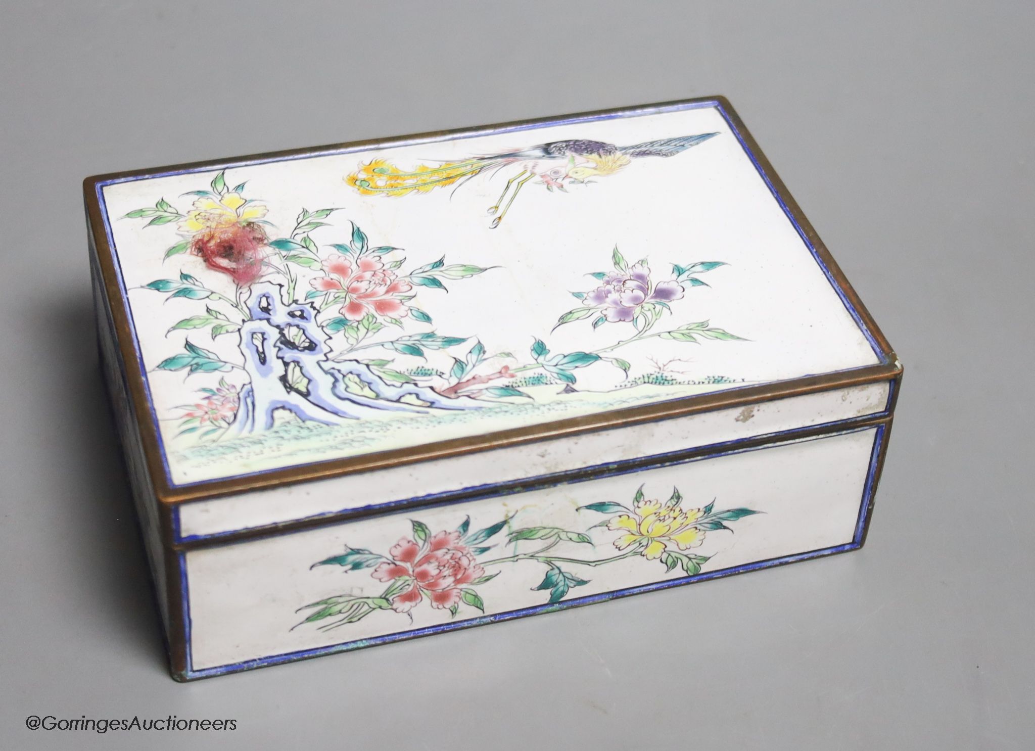 A Canton enamel box, early 20th century, 15.5cm